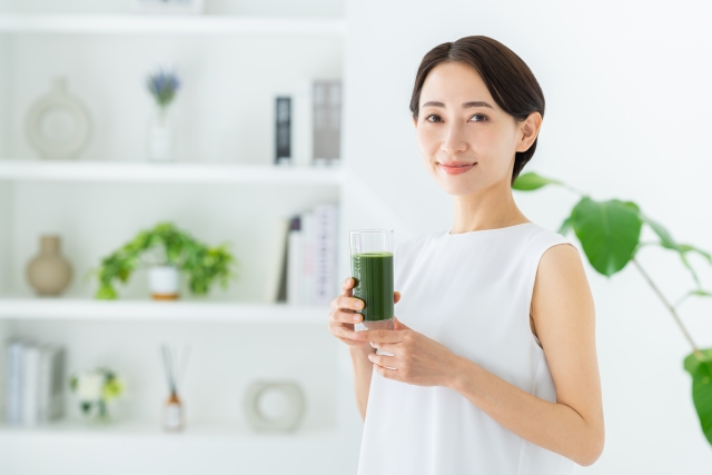 筋力トレーニングによるダイエット中こそ、青汁を